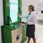 Как вставить карту в банкомат Сбербанка: инструкция по использованию пластиковой карточки