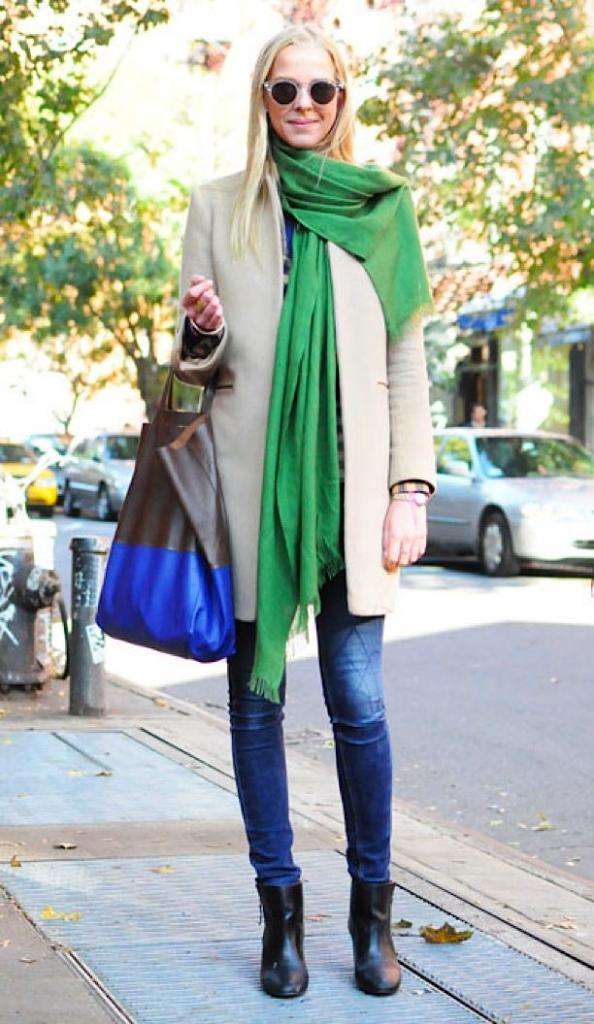 зеленый длинный шарф