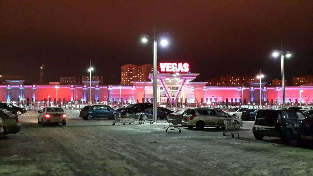 Один из самых больших торговых центров в России Vegas