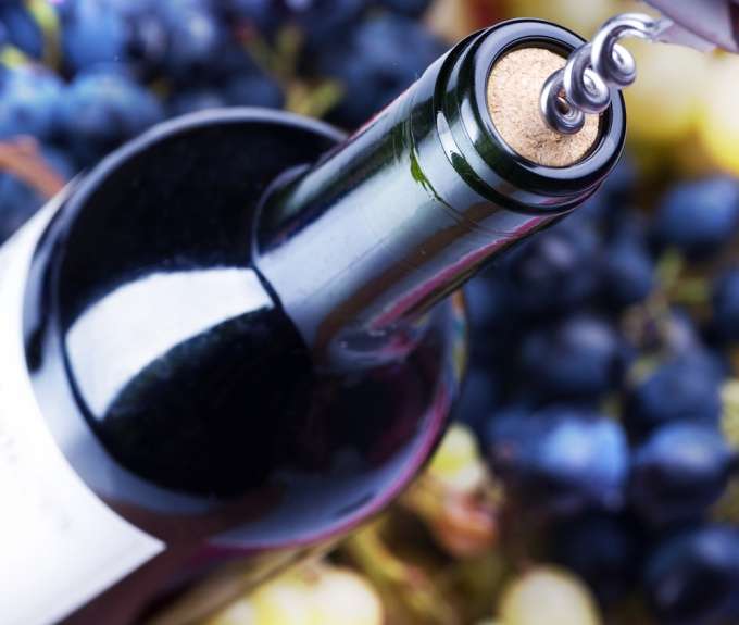 Как открыть вино