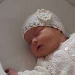 Вяжем новорожденным спицами: идеи, модели, описание