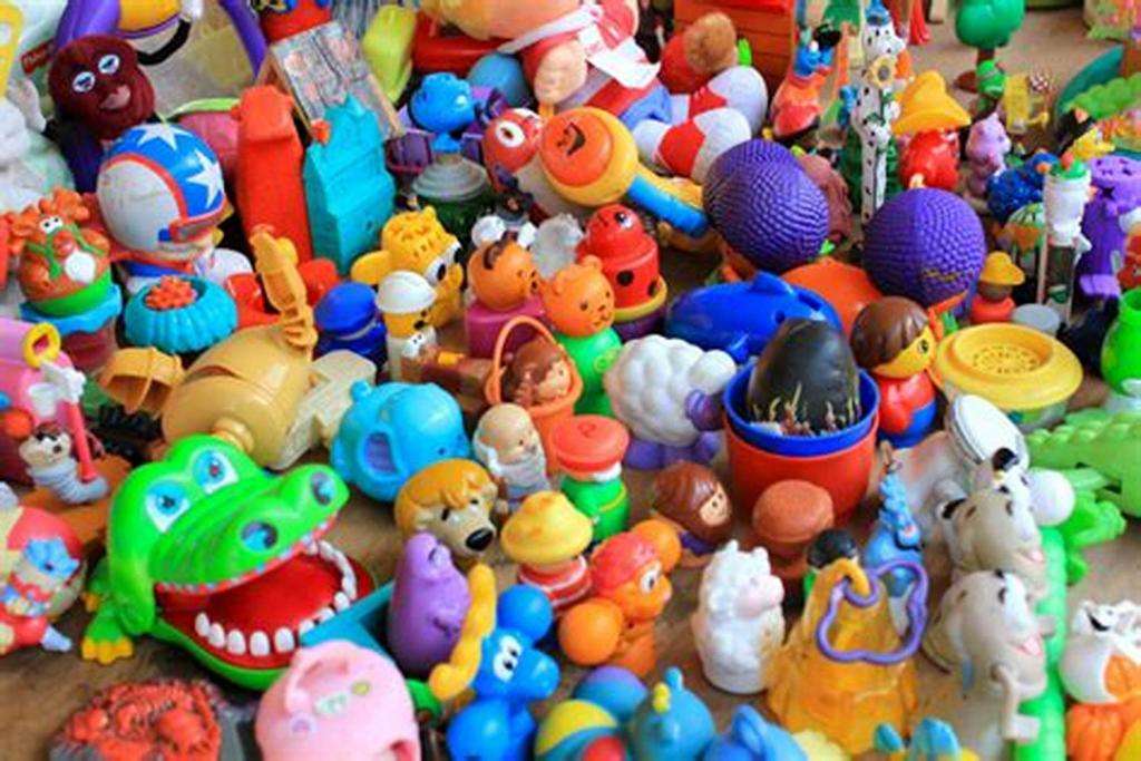 игрушки из пластической массы