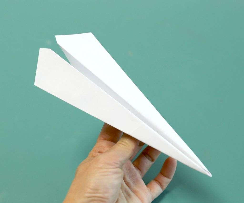 как собрать самолетик из бумаги поэтапно