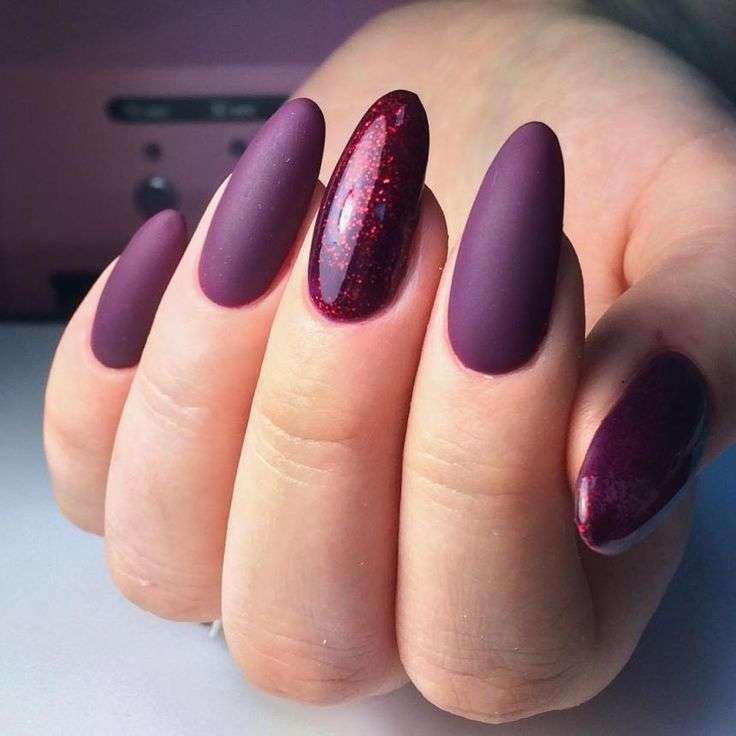 Матовые лиловые ногти