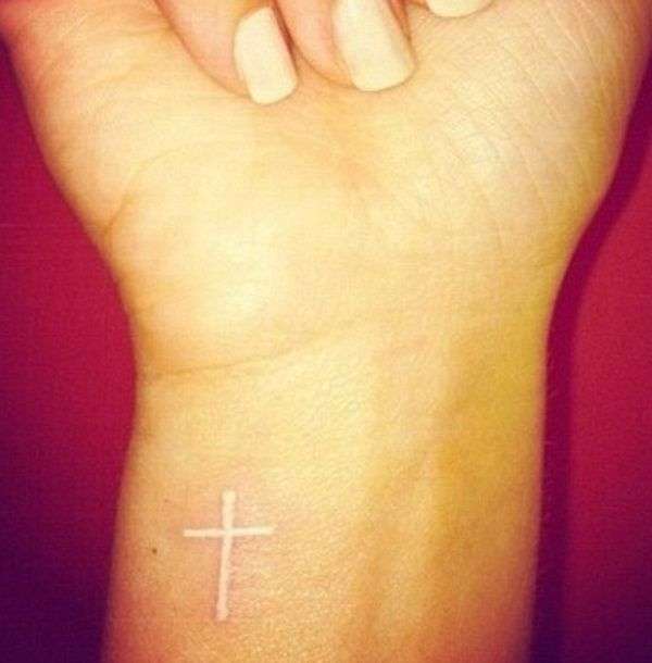 татуировка крест