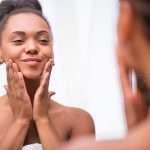 Как очищать кожу лица правильно: этапы и средства